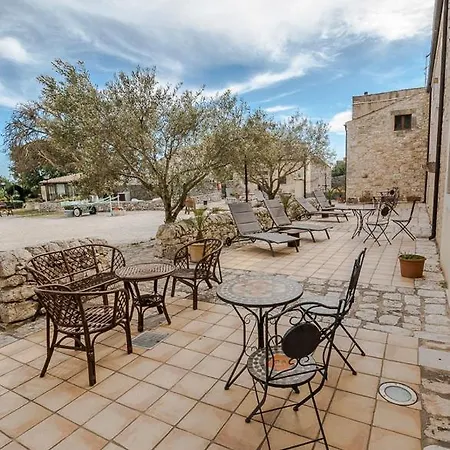 Artemisia Hotel