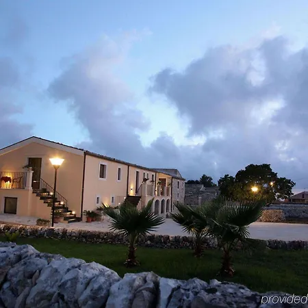 Artemisia Hotel